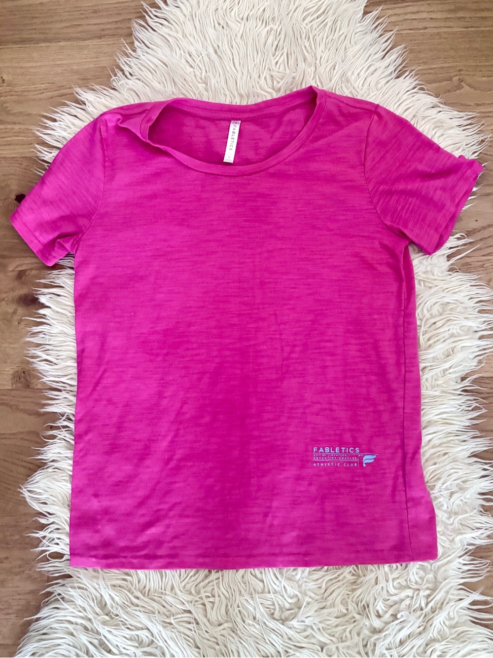 ❗️Fabletics Athletic Club Magenta Athletic Tee